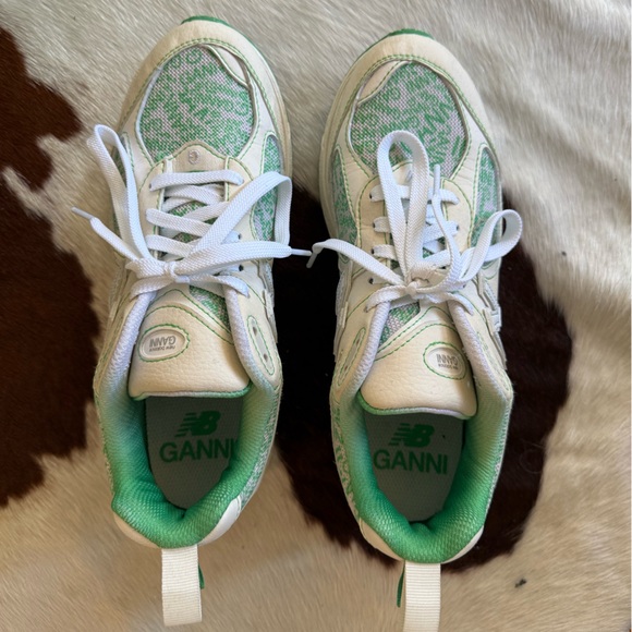 New Balance Shoes - New Balance x Ganni 2002R x Turtledove